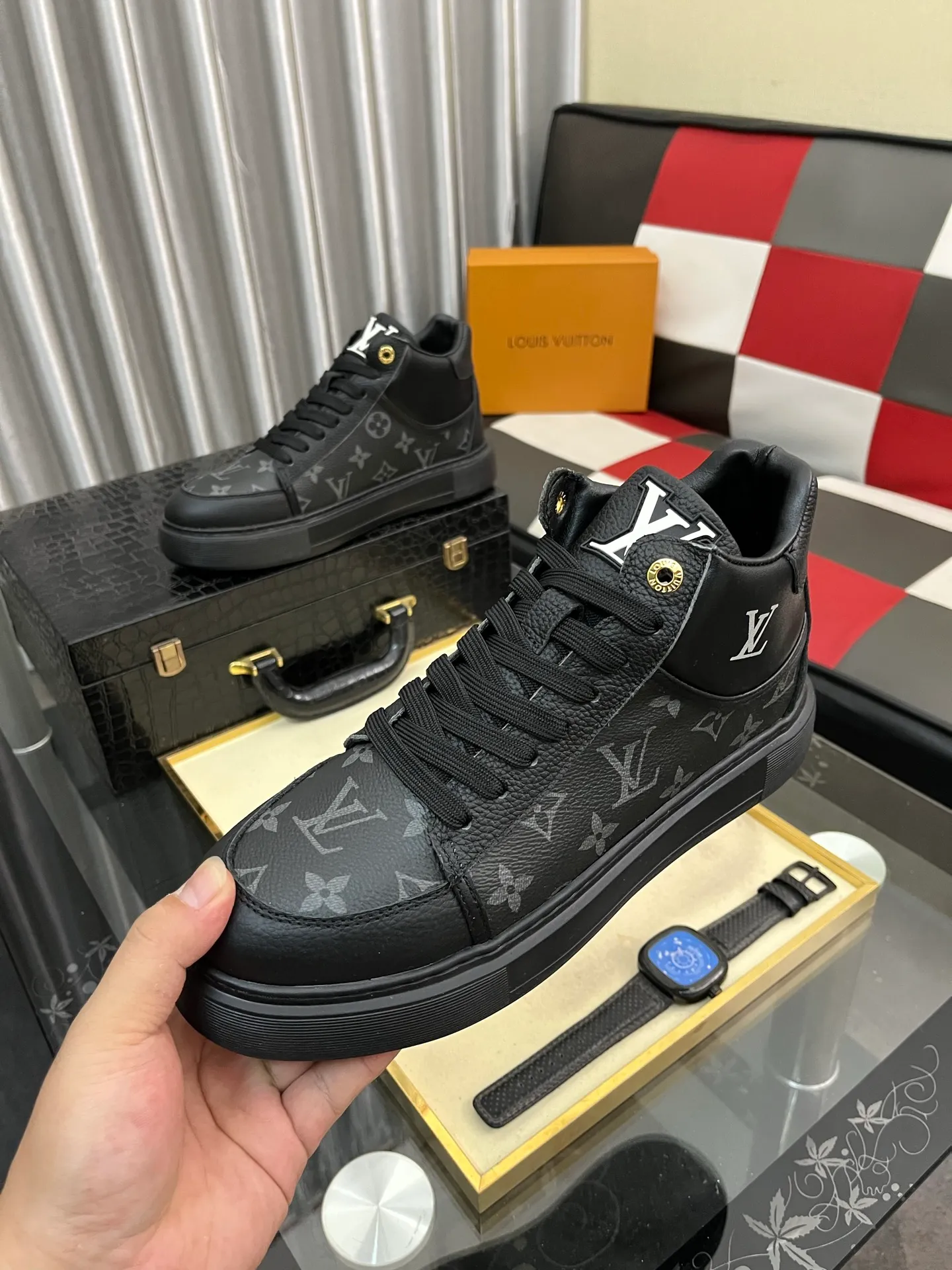 Men's shoes 💰458⌚️⌚️《Louis vuitton/LV Louis Vuitton》original quality.~ Unique modern style sneakers. 🏃A must-have casual shoe for trendy men😍😍 Original brand imported from Italy, imported original leather, cowhide lining (refuses to discolor and grind feet) sole: original sole provided by the original factory, French lazy style design ⚠️Fit to the feet, original quality, super comfortable original sole. Code number: 38-442️⃣Colors available